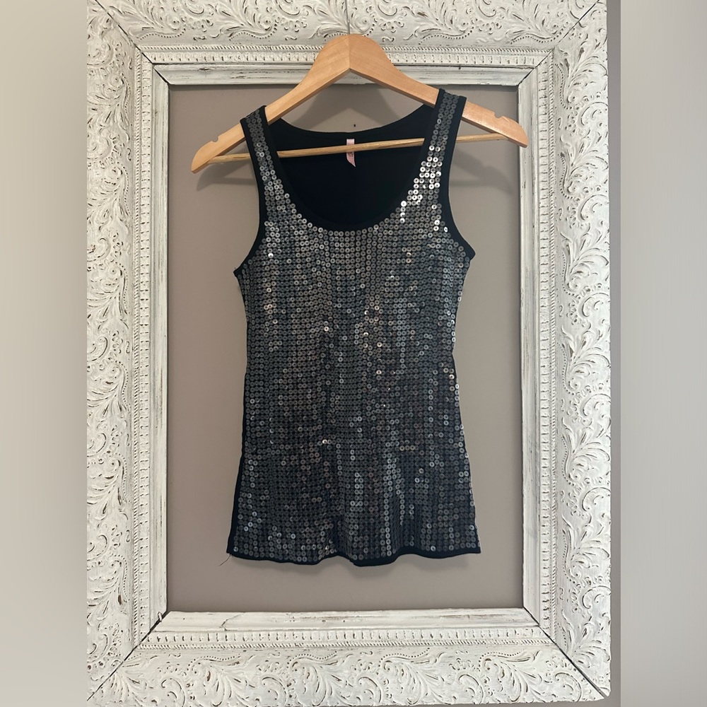 Vintage Rue 21 sequined tank top. Size L. ❣️